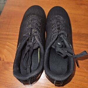 Brava Black Lace Up Soccer Cleats Shoes Kid's Size 5D!
